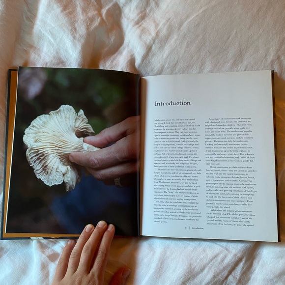 SHROOM Mushroom Foraging Cookbook - Picture 4 of 7